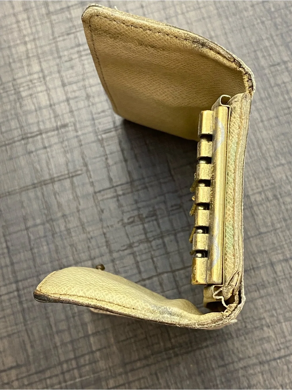 Louis Vuitton Daimer , off-white keychain, wallet, leather